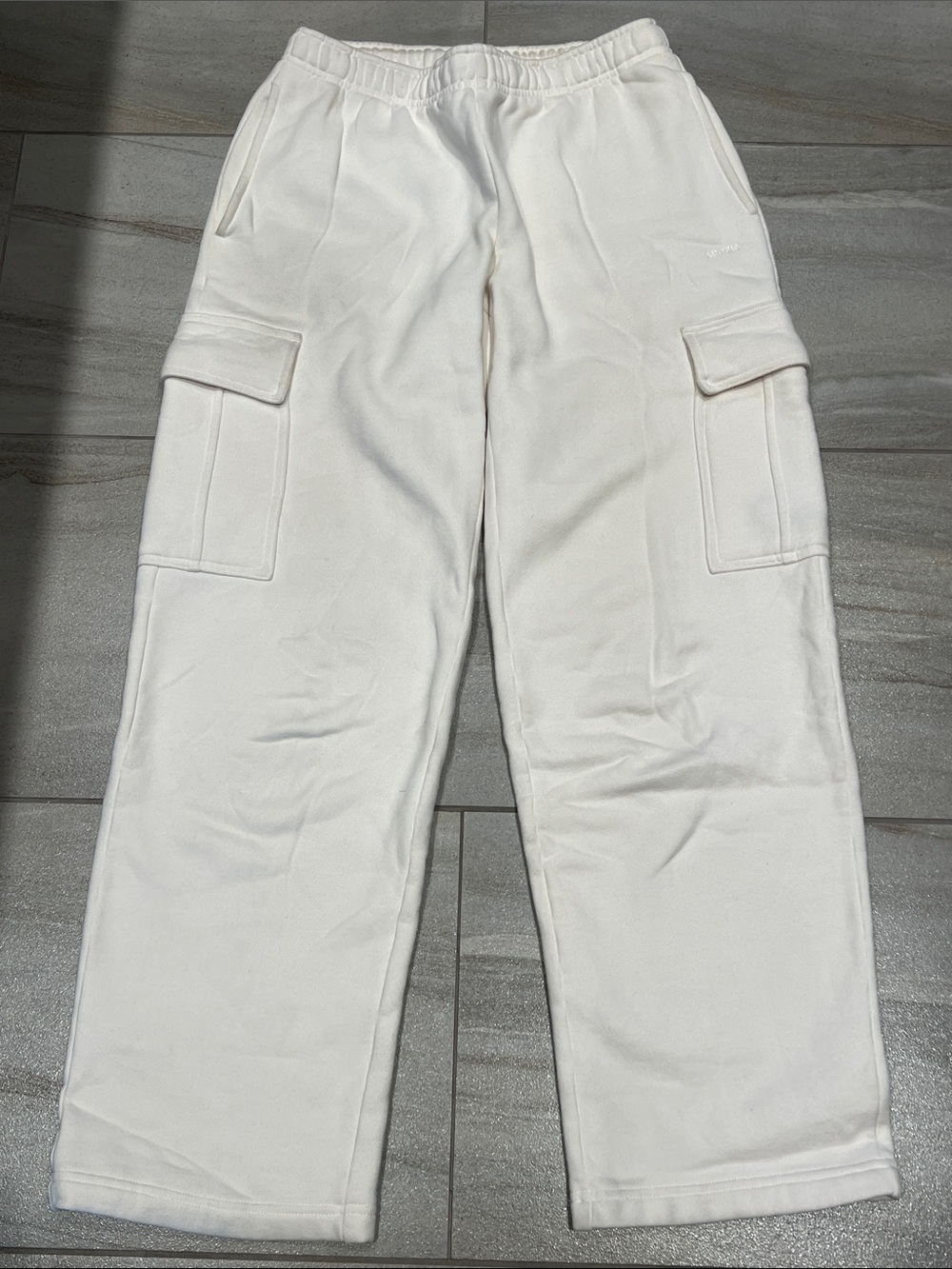 Aritzia Mega Fit Cargo Sweats - Wide Leg (Birch)